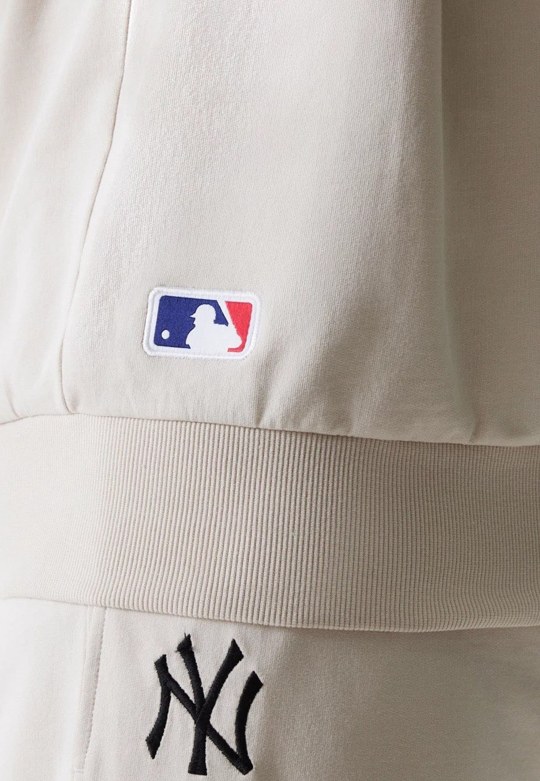 FELPE Beige/nero New Era