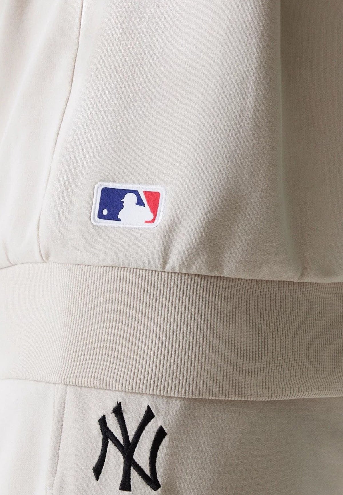 FELPE Beige/nero New Era